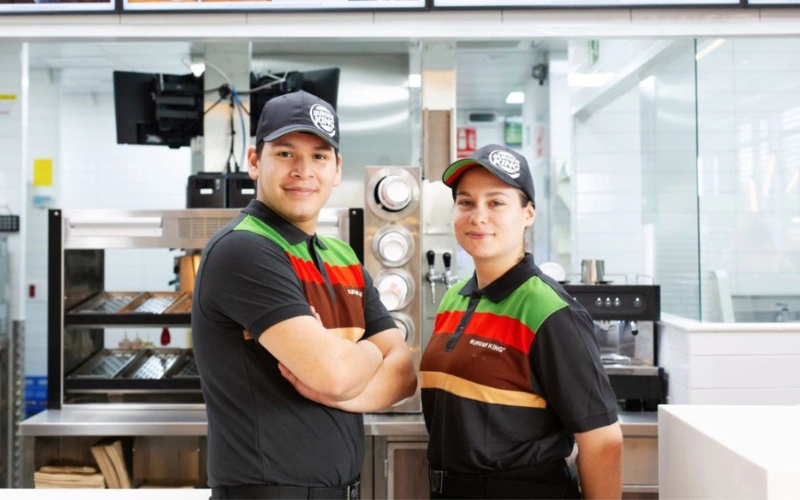 2 trabajadores en Burger King sin experiencia
